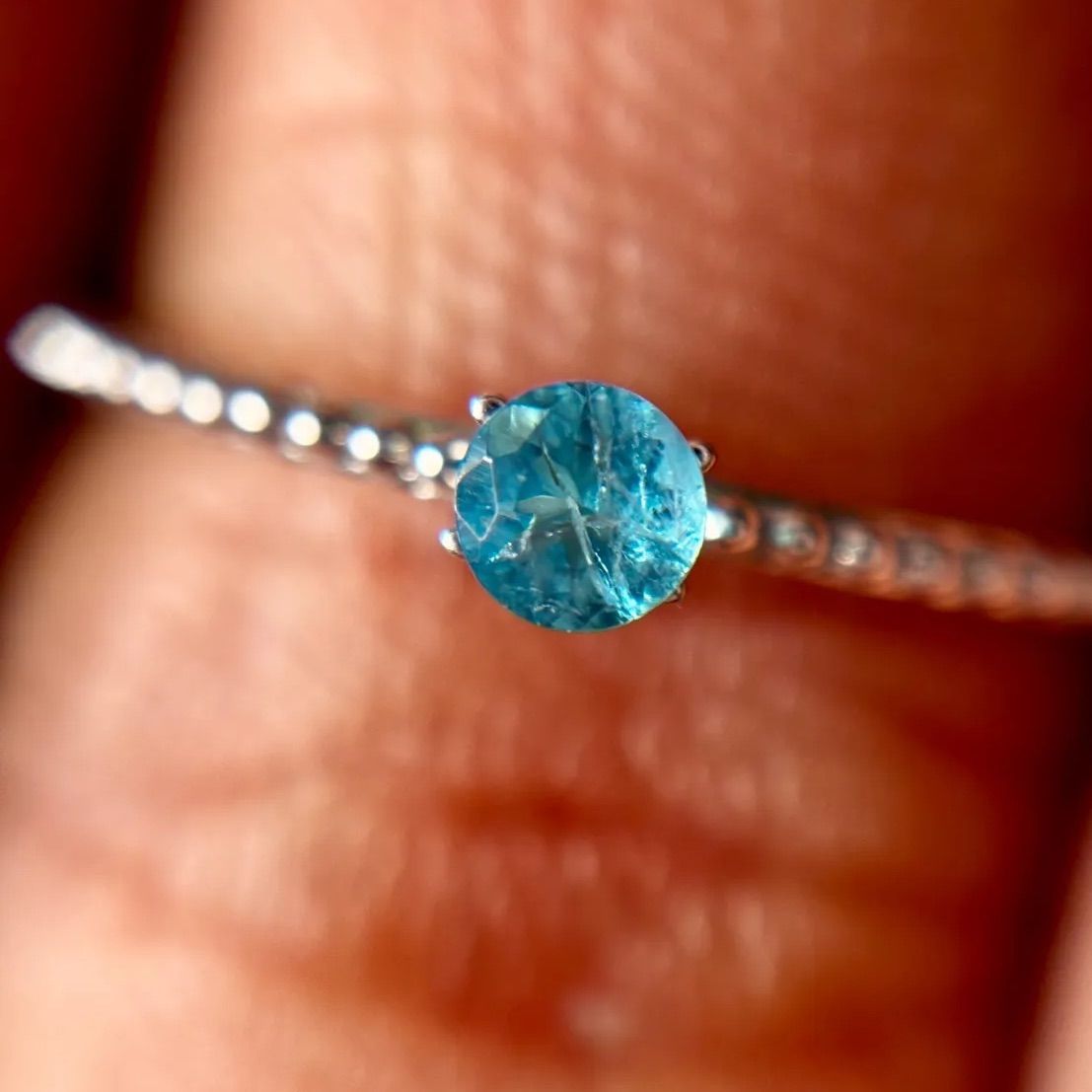 パライバトルマリン ブラジル産 0.109ct ネオンブルー