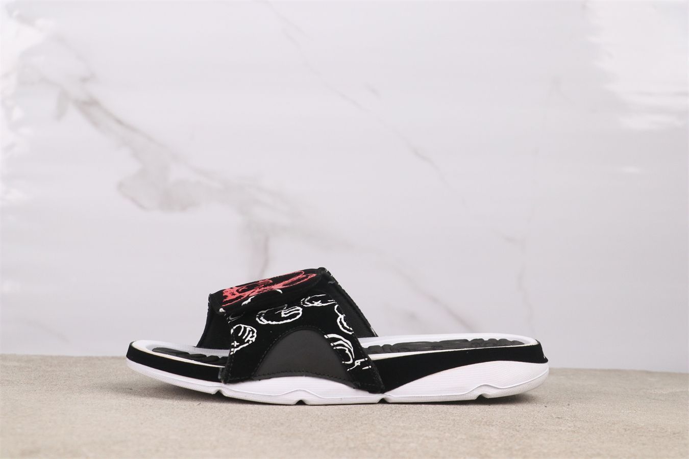 今日 Air Jordan 930155-011 エアジョーダン 930155-011 ブラック スリッパ
