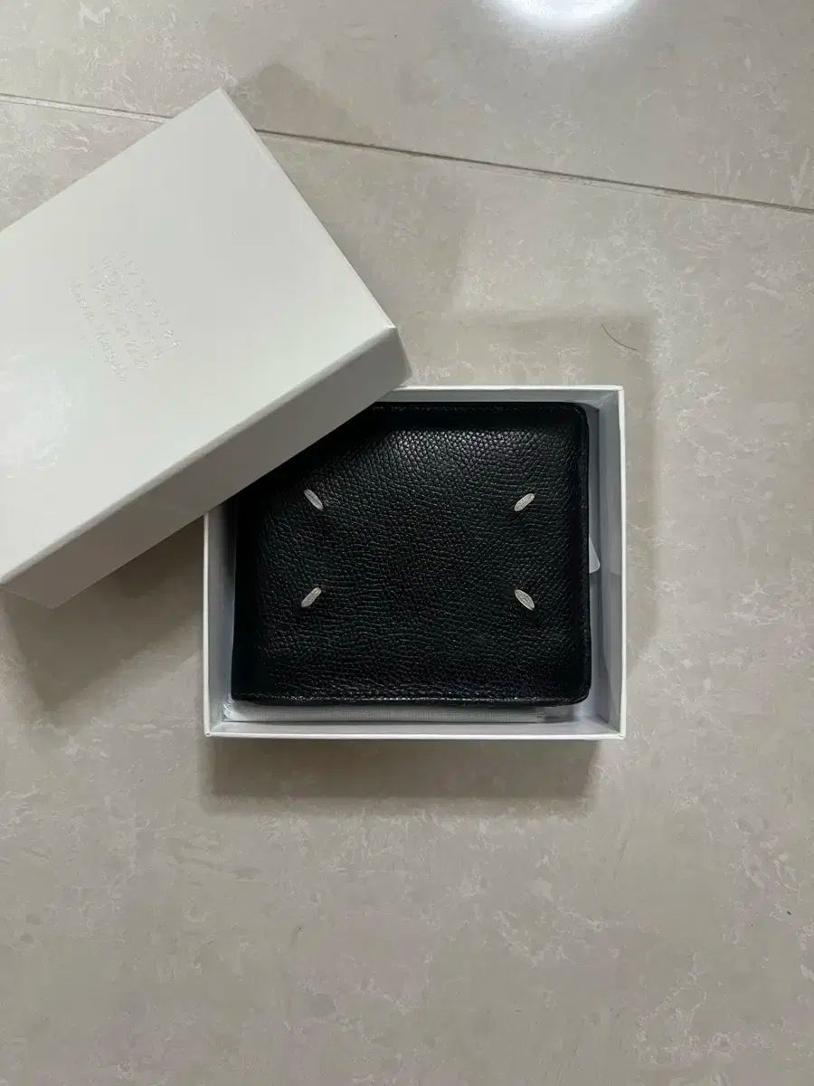 ⭐️新品未使用⭐️ ジバンシー GV3 ダイアモンドキルトレザー 二