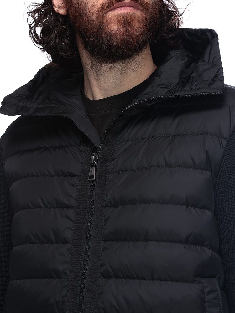 MONCLER (モンクレール) フロントダウン フード フルジップ ニット MONCLER (モンクレール) フロントダウン フード 袖ポケット