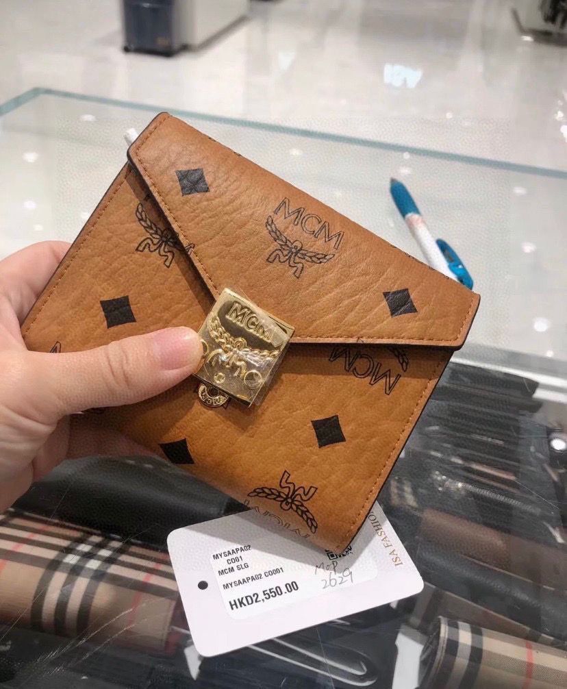 MCM クラシック メタルバックル 3つ折りウォレット ギフトボックス付き | ♥品