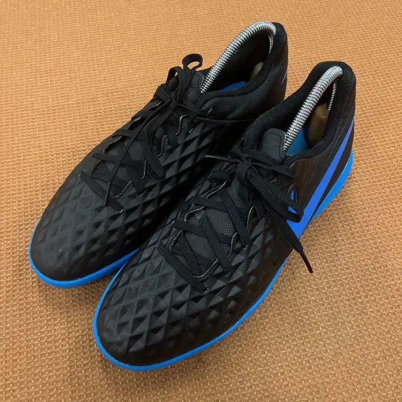 Nike サッカーシューズ ブラック/ブルー　ティエンポ8 Amazon.co.jp: ナイキ ユニ フットボールブーツ, マルチカラー