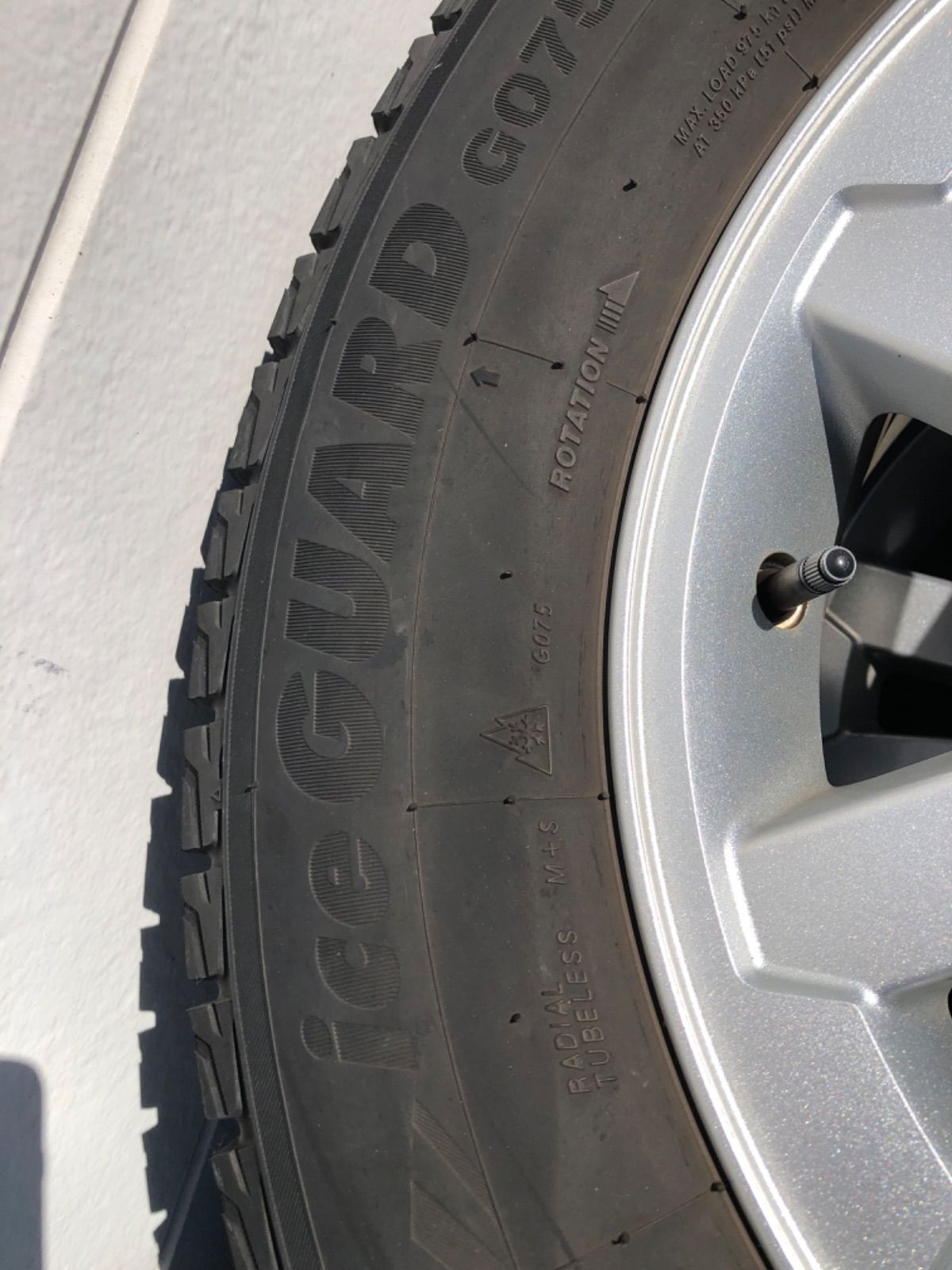 フォード 245 65 17 4本スタッドレス