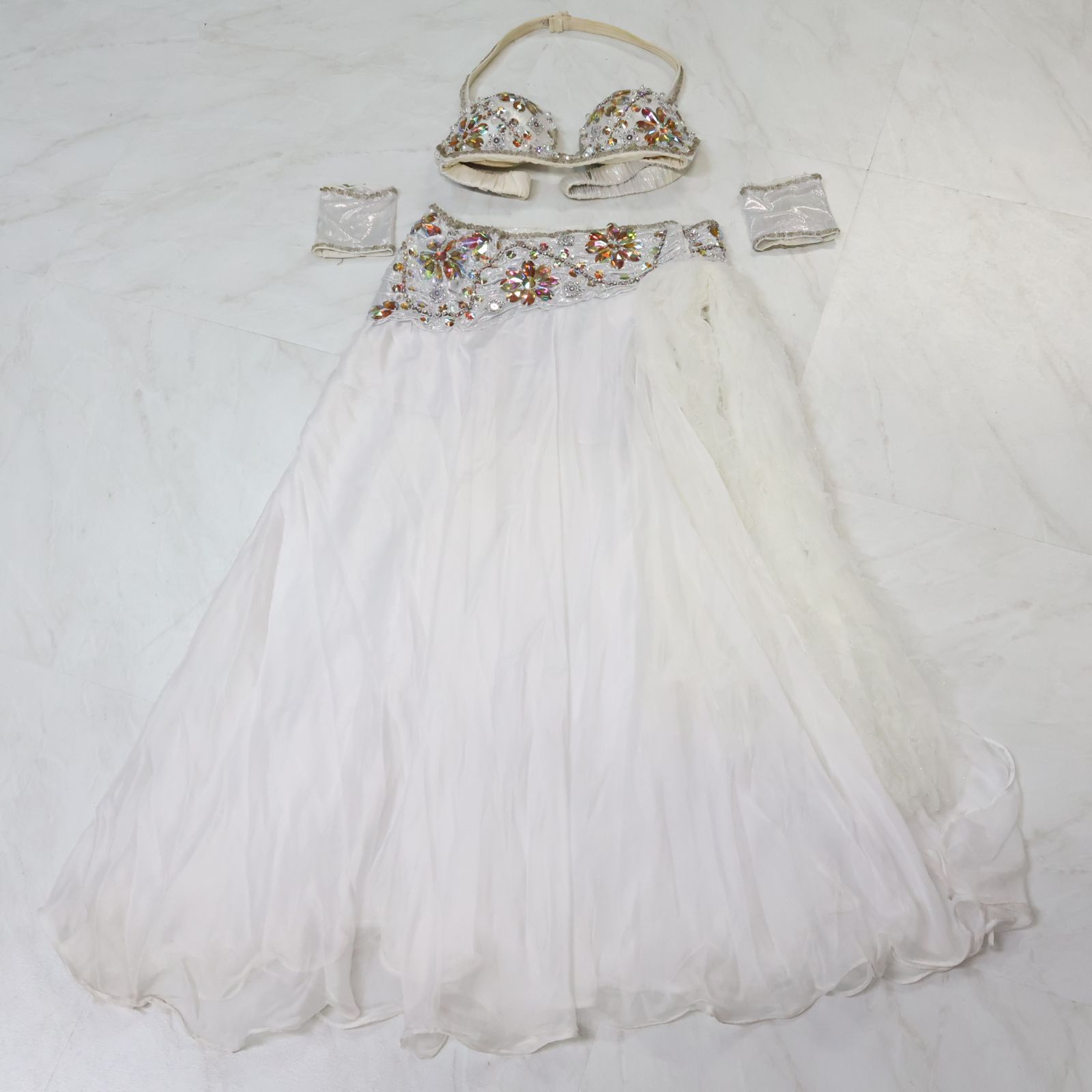 ベリーダンス用 オリエンタル衣装】ホワイト ラインストーン×ビーズ