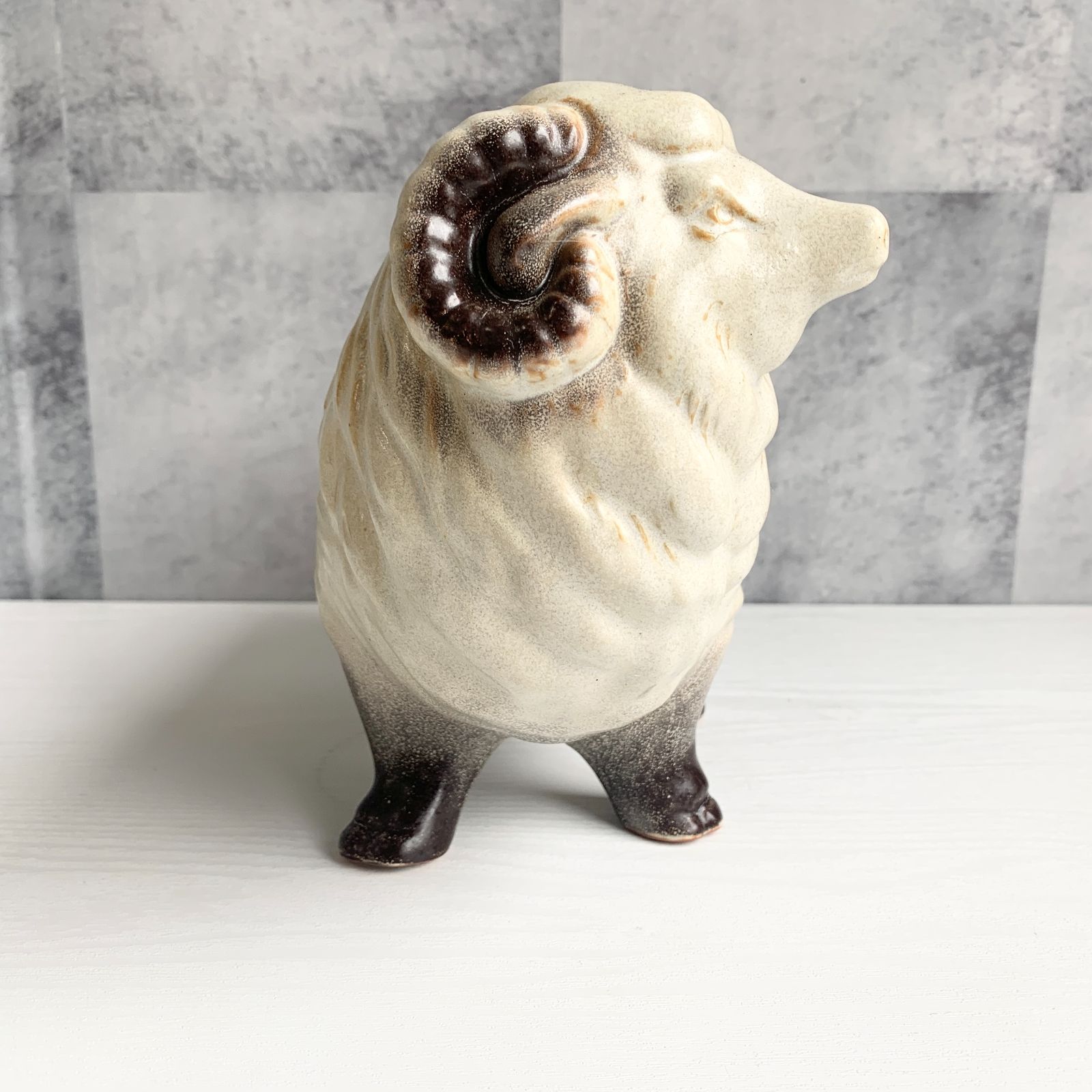羊 干支置物 ヒツジ ひつじ 十二支 インテリア 焼物 - メルカリ