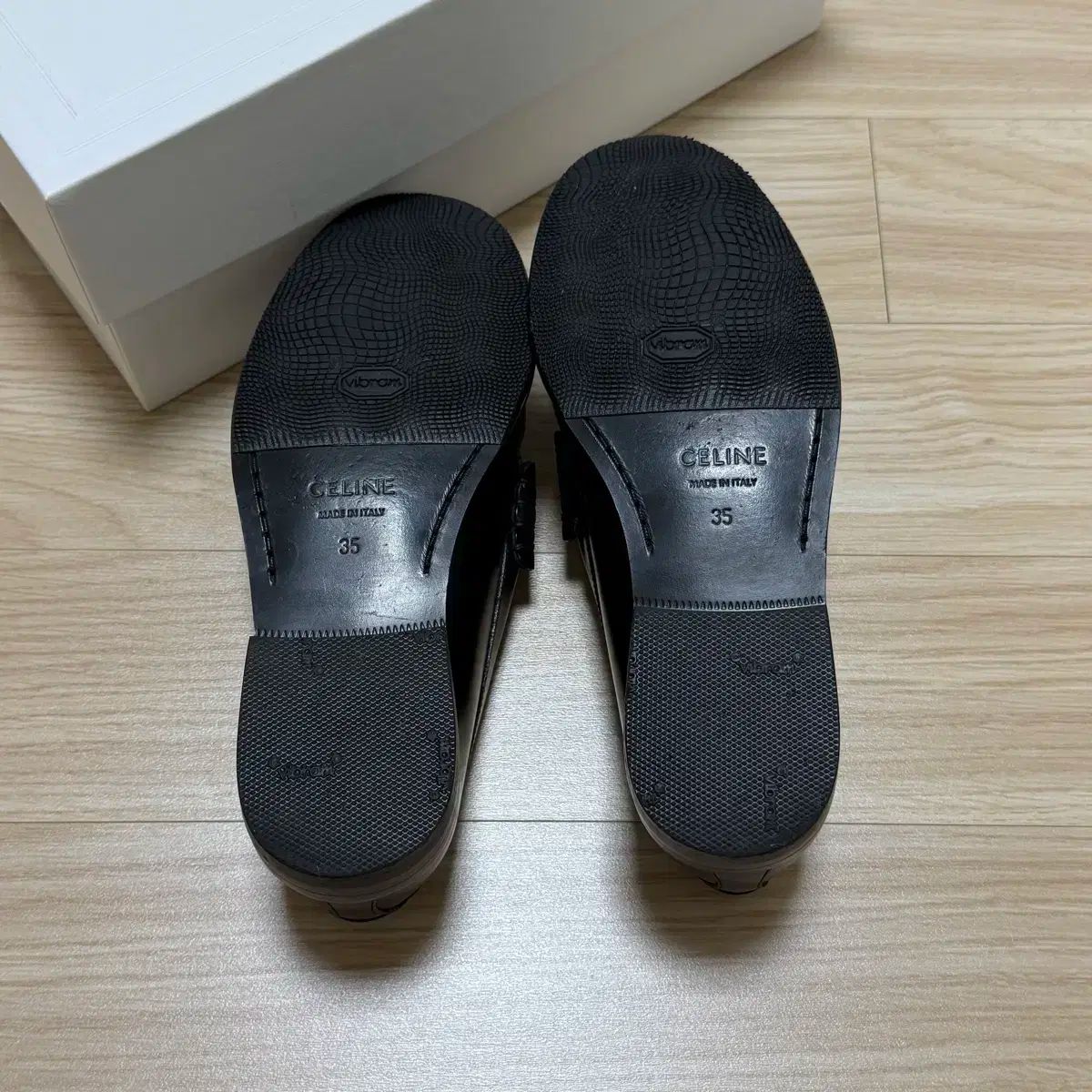 トリオンフ ローファー