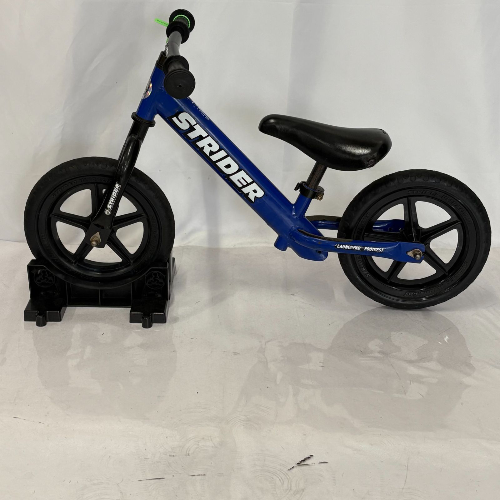 人気カラー】 STRIDER ストライダーST-4 12インチ ブルー 青