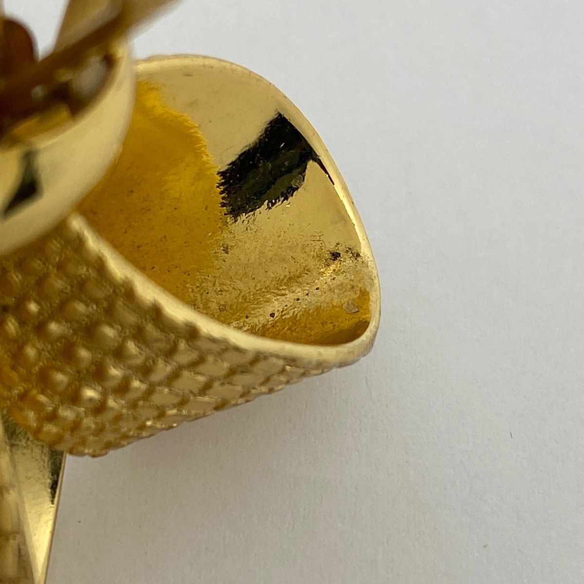 【美品】クリスチャンディオール ブローチ リボン ゴールド 美品☆Christian Dior クリスチャン ディオール ブローチ リボン