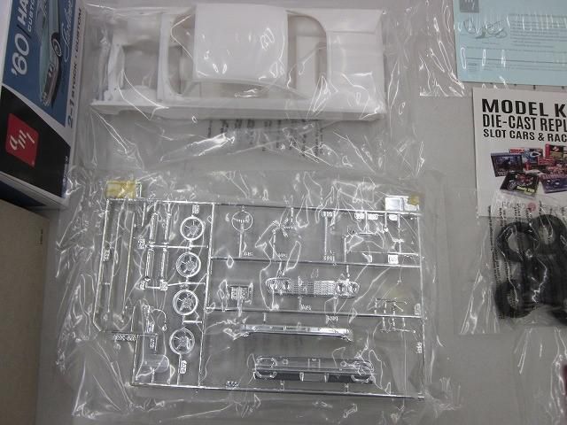 未組立 プラモデル amt 1/25 &#39;60 フォード スターライナー 2in1 ford 1960 Amazon.com: AMT 1960 Ford Starliner Custom 1:25 Scale Model