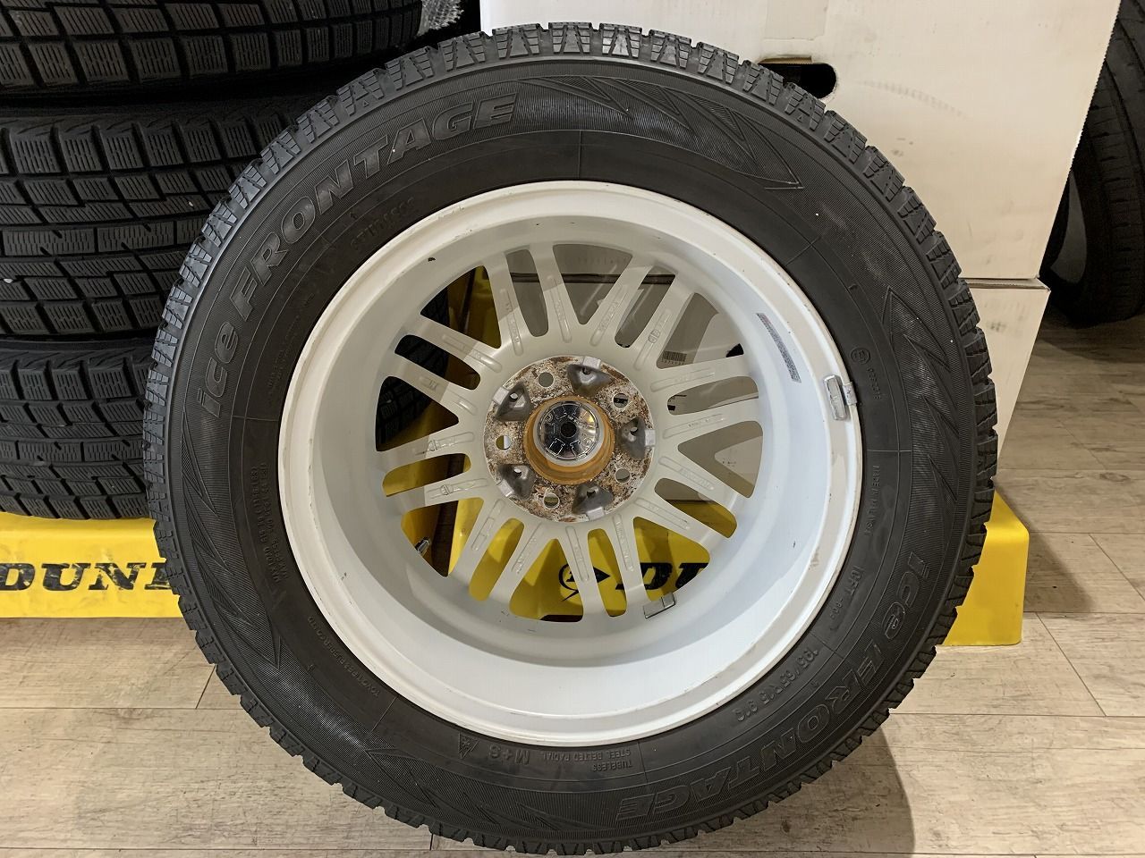 2403016】スタッドレス PROGET ROXCY 15インチ 6J +45 PCD114.3 5H + YellowHat ice  FRONTAGE 195/65R15 2017年 7mm ノア ヴォクシー エスクァイア セレナ ステップワゴン 等 - メルカリ