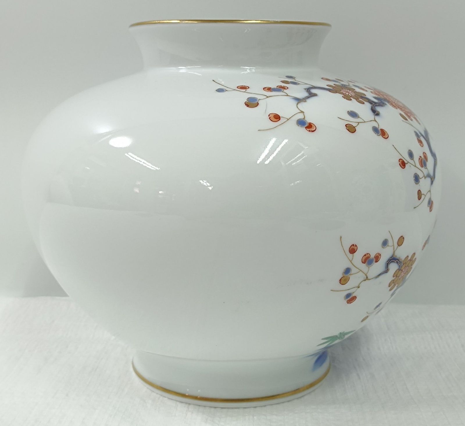 1943 深川製磁　岩梅　花瓶　金彩　未使用 深川製磁 有田焼 金彩染錦 岩梅紋 花瓶 宮内庁御用達 - メルカリ