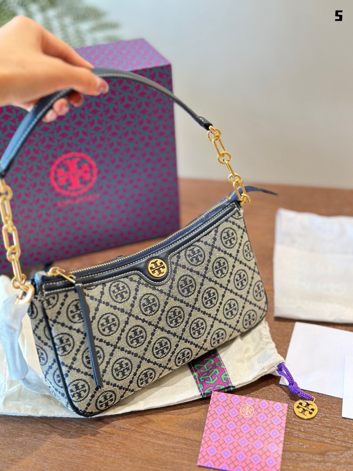 トリーバーチ ネイビー 23.5 今日特価】Chic Tory Burch チックトーリーバーチ モノグラム