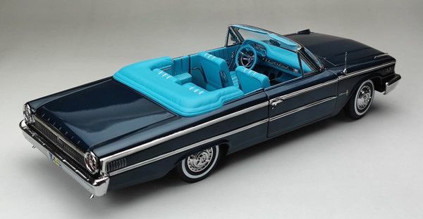 新品 SUNSTAR 1/18 1963 フォード ギャラクシー 500/XL オープン