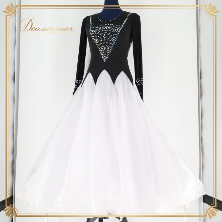 フリルたっぷりスタンダードドレス✨デモやダンスパーティに最適！ フリルたっぷりスタンダードドレス✨デモやダンスパーティに最適