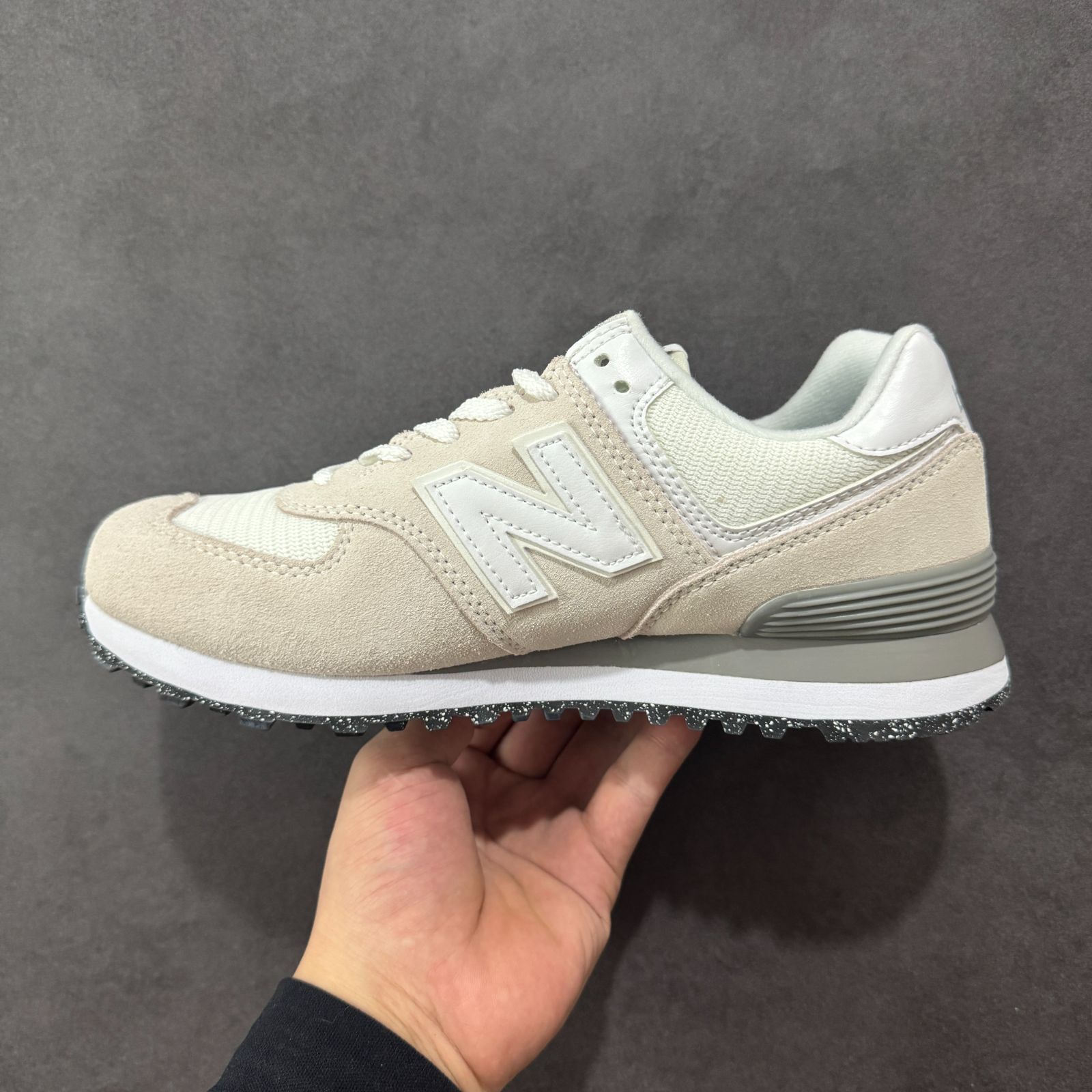 ニューバランス　レディース　25cm！ 新品25cmニューバランスnewbalanceレディーススニーカーML725CG NEW