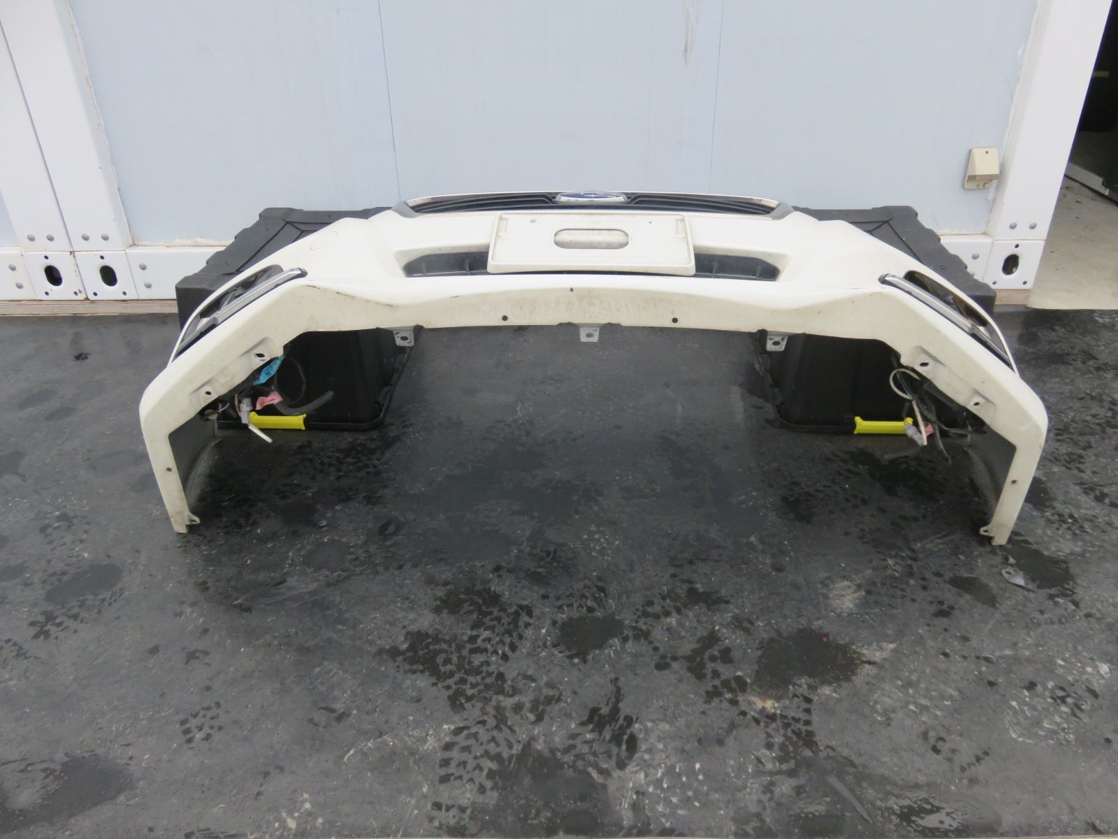 VM4/VMG レヴォーグ 純正 フロント バンパー ホースメント K7X WRブルーパール 57711-VA0029P 【19-1927】 全国無料，2025 J11⁄ VM4⁄VMG レヴォーグ 純正 フロントバンパー