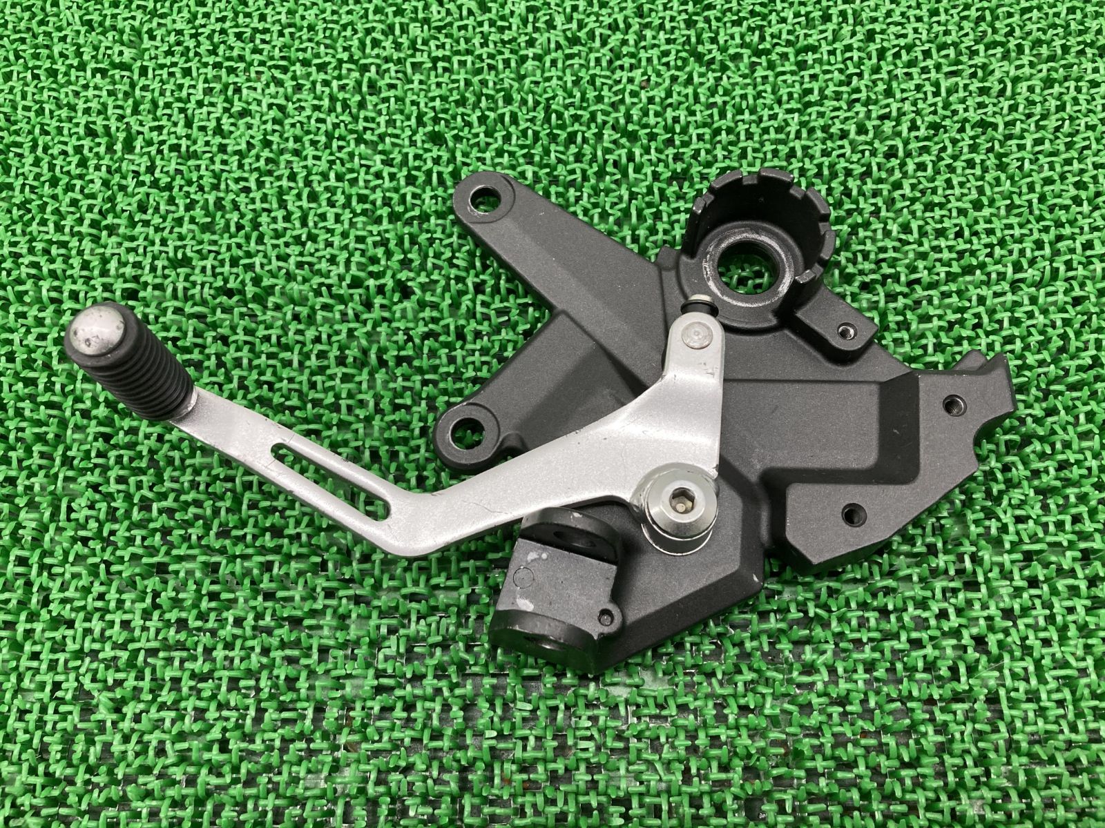 Z650RS ステップホルダー 左 1348 カワサキ 純正 バイク 部品 ER650M シフトペダル 曲がり無し 品薄 品 車検 Genuine