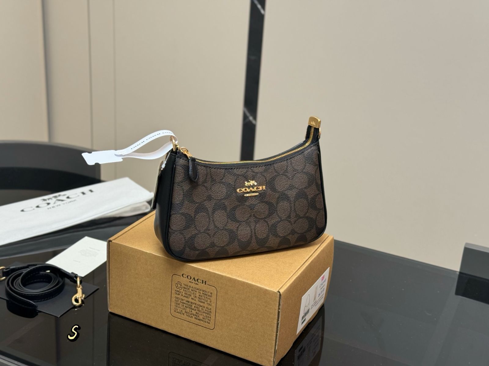 今日特価】Coach Teri Underarm Bag - コーチ テリ アンダー