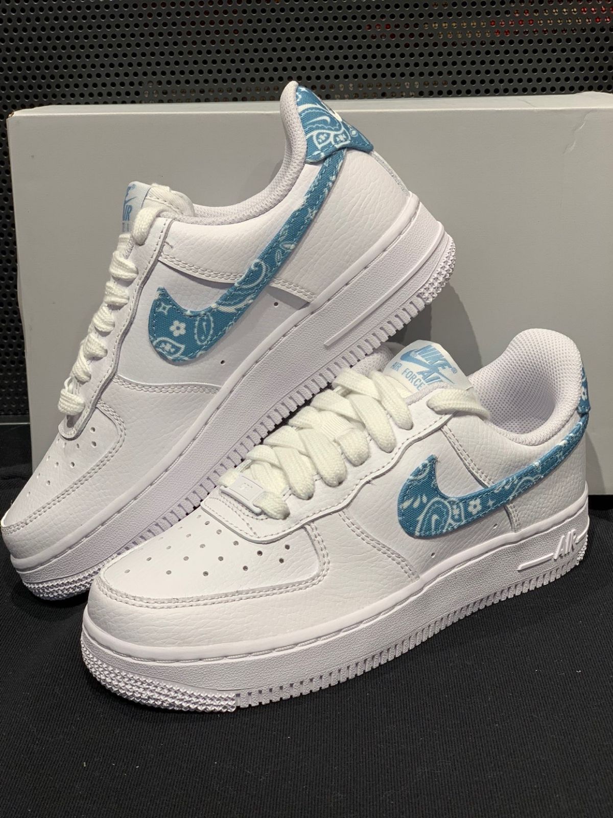 NIKE WMNS AIR FORCE 1 07 ESS white/worn blue-white-wht dh4406-100 レディース スニーカー AF1 ブルー ペイズリー