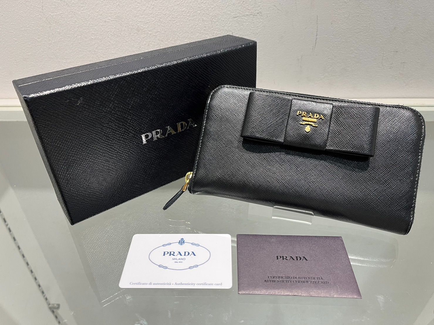 プラダ PRADA サフィアーノ レザー リボン ラウンドファスナー 長財布