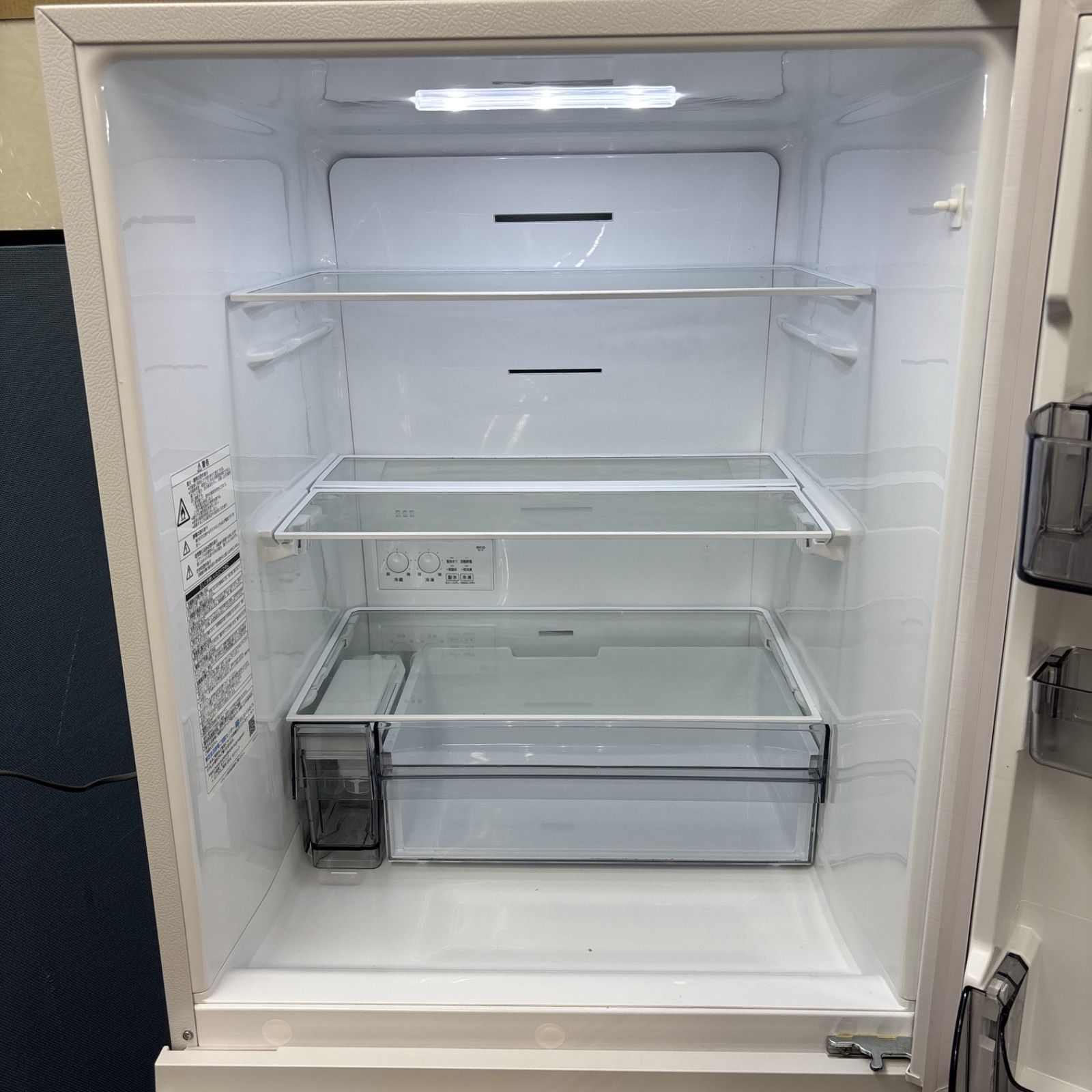 I652 🌈 名古屋市近郊配送設置無料！ TOSHIBA 3ドア冷蔵庫（326L