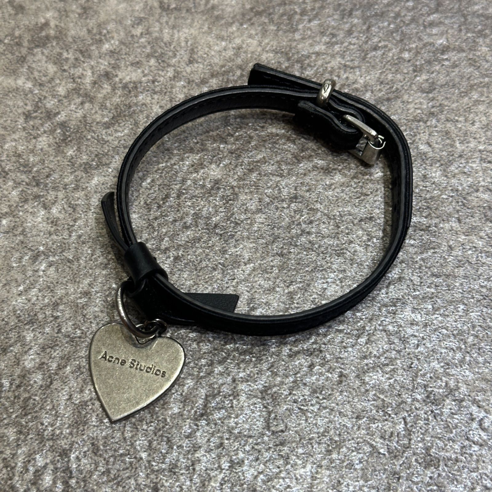 国内正規 Acne Studios ハート チャーム レザー ブレスレット アクネ