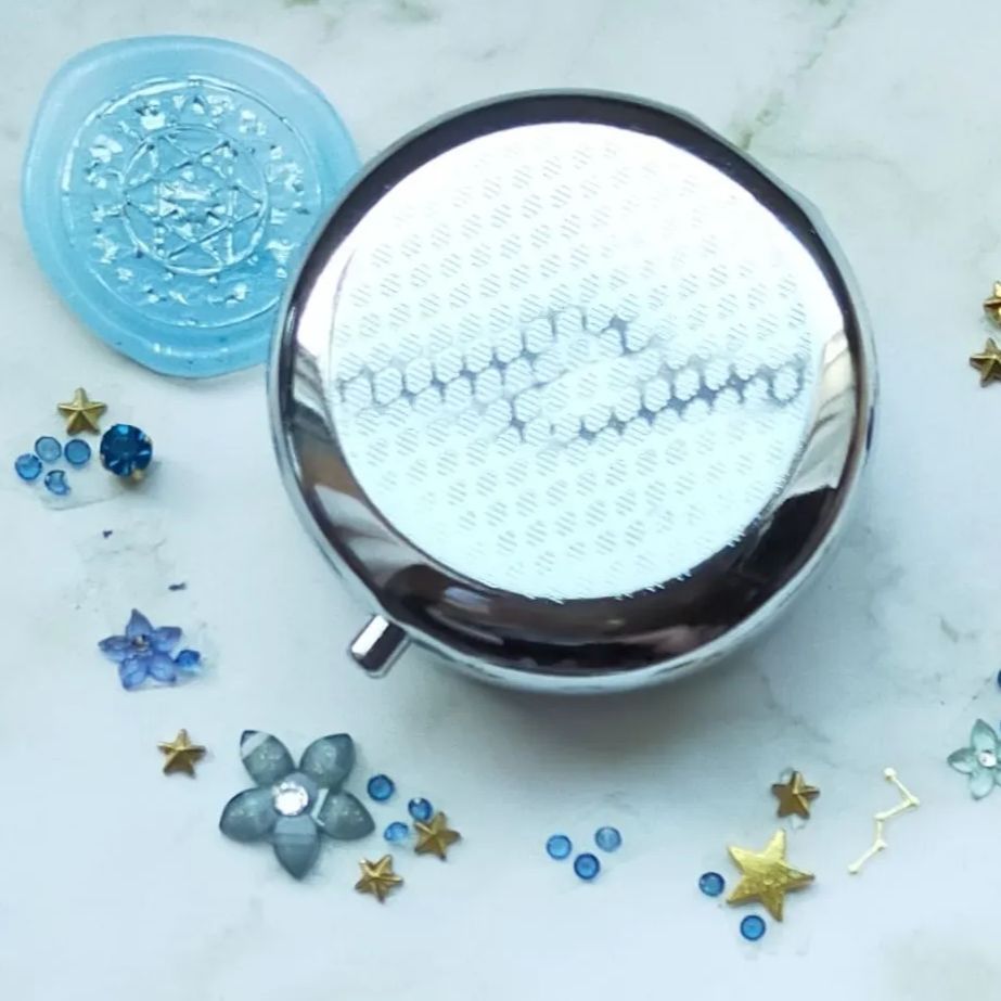 ブルーシンボルのピルケース レジンピルケース ハンドメイドレジン