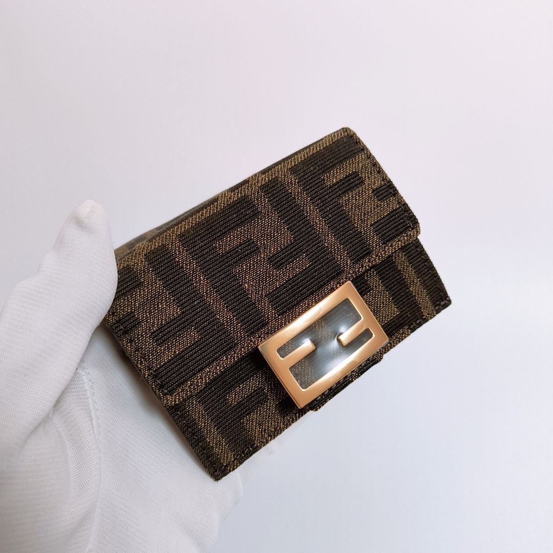 FENDI バゲット マイクロ 三つ折り財布 ブラウン フェンディ 新品未使用】FENDI バゲット マイクロ 三つ折り財布 ブラウン