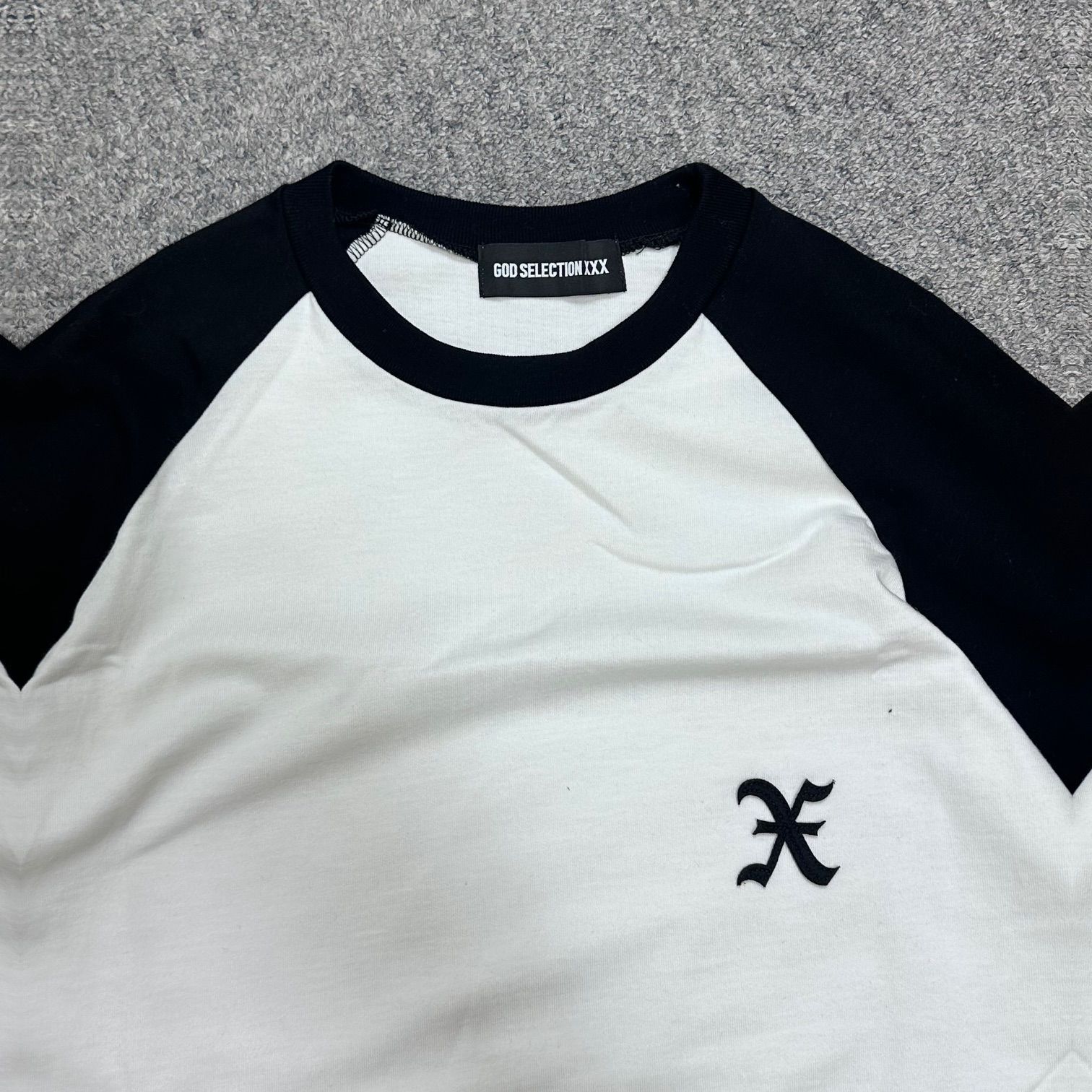 【国内買付】GOD SELECTION XXX ロゴ ラグランスリーブ Tシャツ GOD SELECTION XXX ラグランスリーブTシャツ L