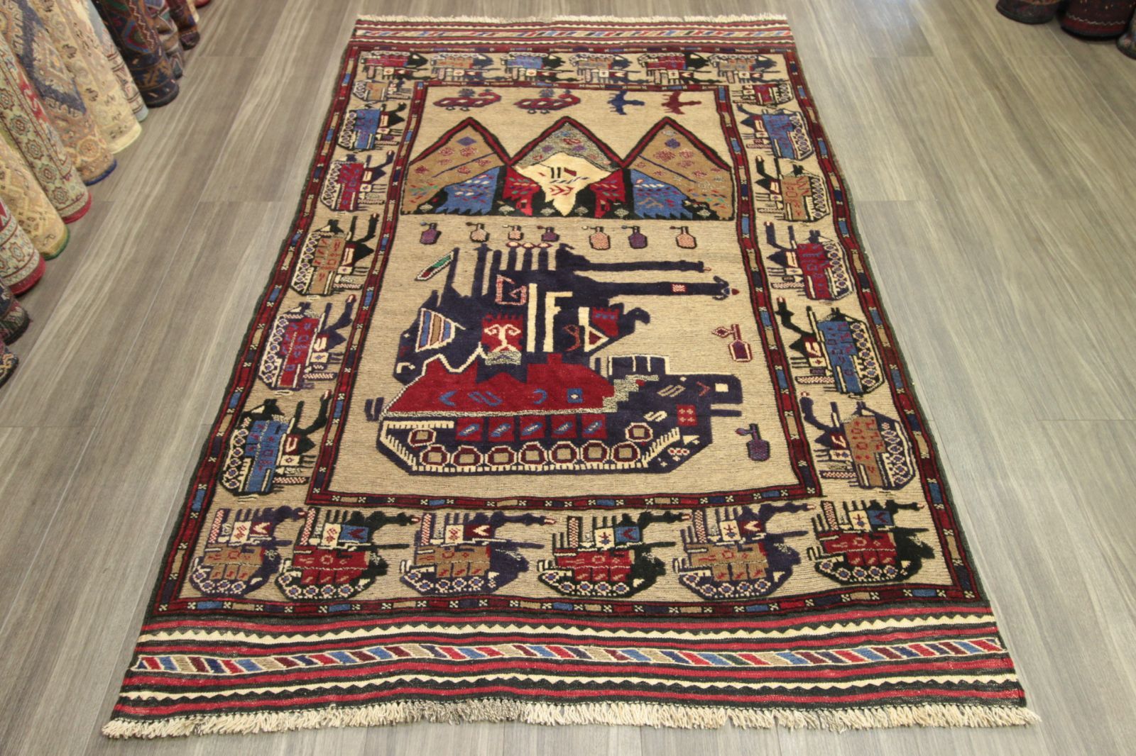 格安新品 War Rug ミリタリーデザイン オールド手織り絨毯 122x185cm