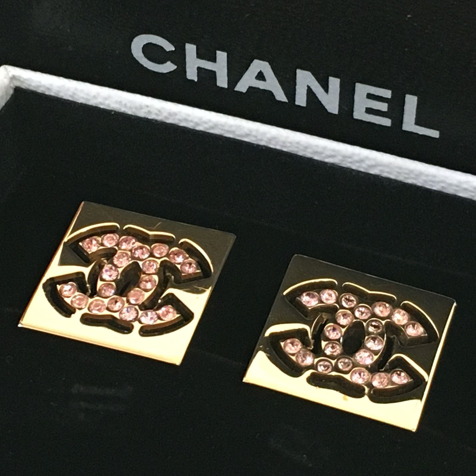 CHANEL シャネル CC ピンク ラインストーン イヤリング - メルカリ 