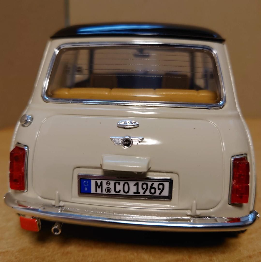 1/18 ミニクーパー Mini Cooper 1969 ダイキャスト製ブラーゴ - メルカリ