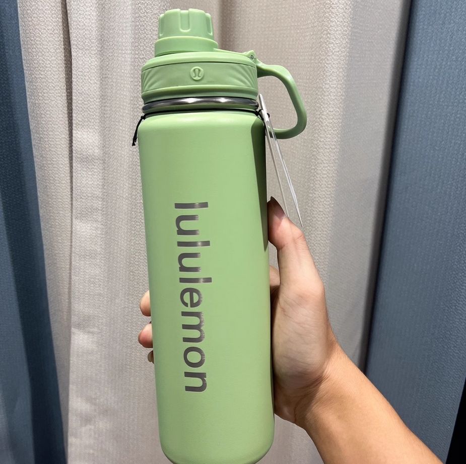 新品未使用 lululemon ルルレモン back to life sport ロゴボトル 大容量 710ml タンブラー 水筒 食器 スポーツ  直飲み 送料無料 - メルカリ