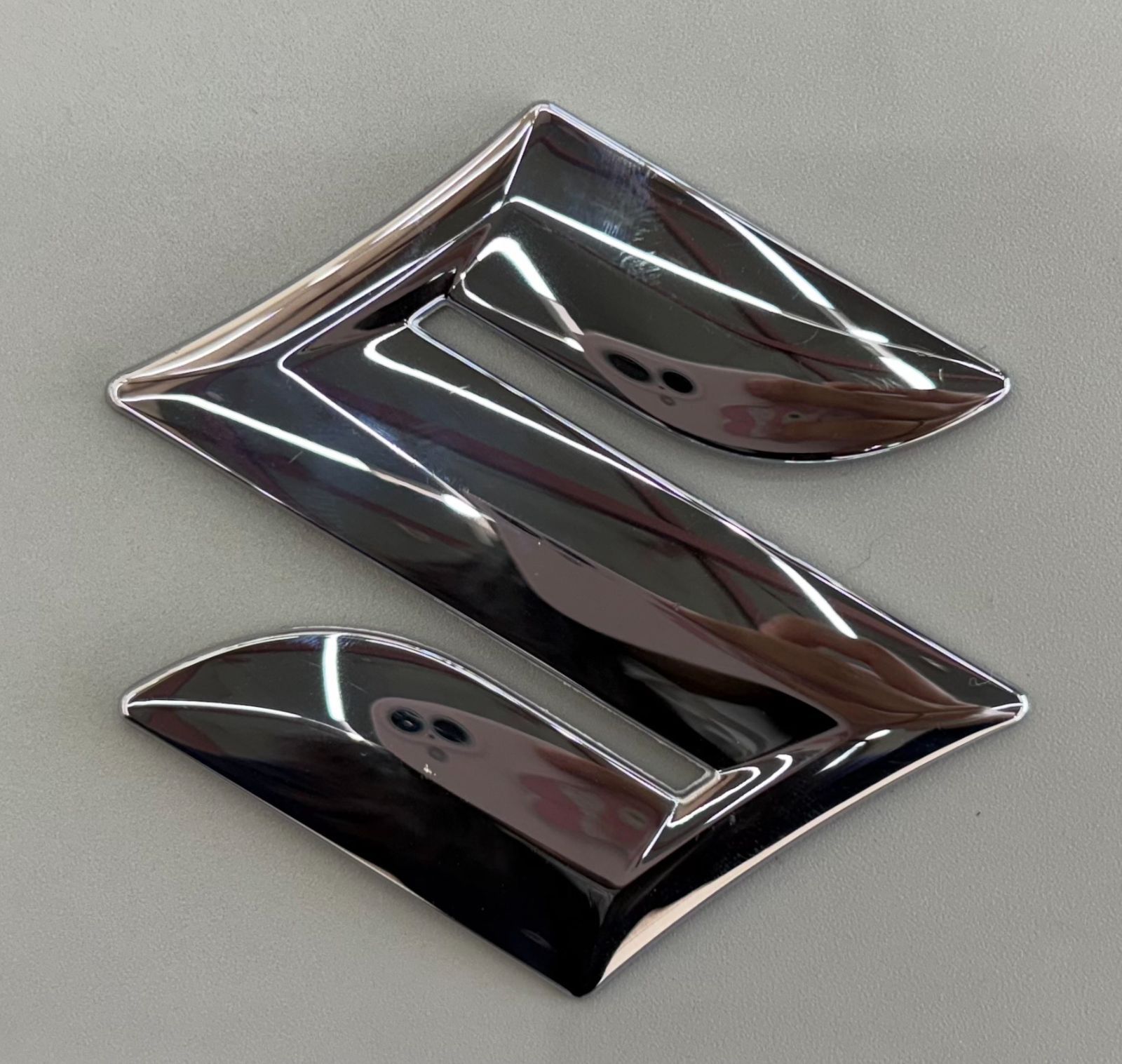 スズキ エンブレム(クロームメッキ)② ／Sマーク／8cm×8cm／SUZUKI 