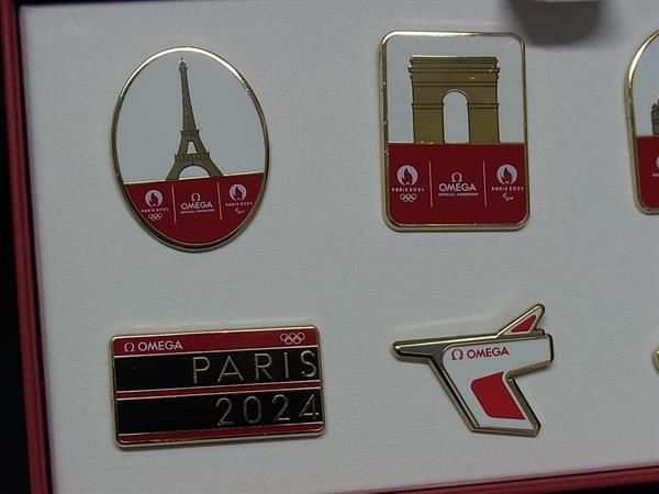 OMEGA オメガ パリオリンピック 2025 ピンバッジ ピンブローチ 8点セット ゴールド系×レッド系 BP4383