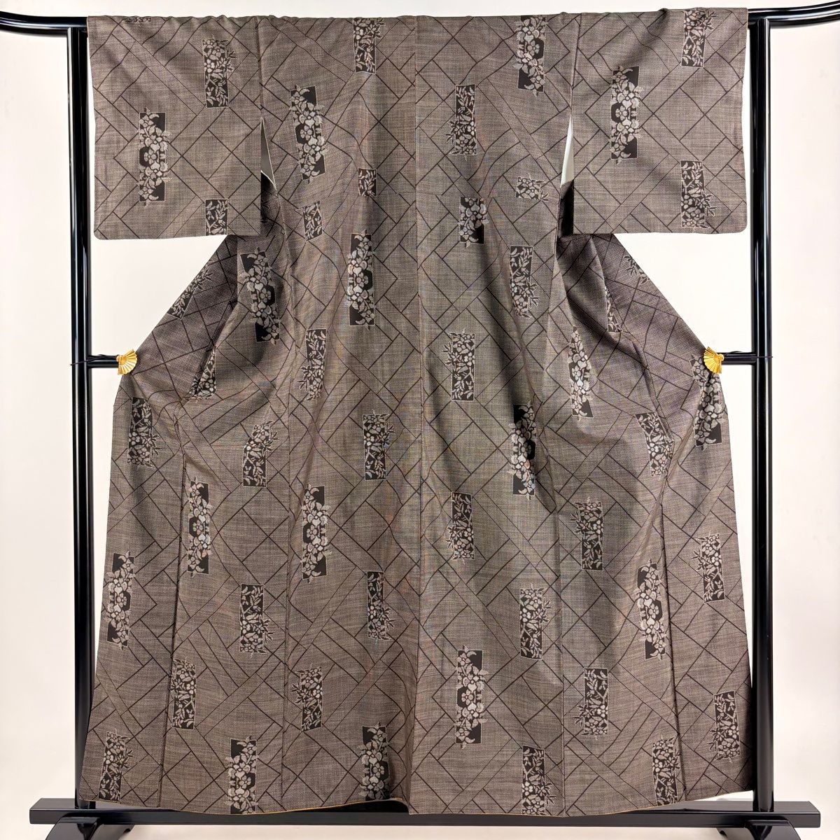 大島紬 身丈158cm 裄丈64cm M 袷 純泥染 証紙 短冊 枝花 焦茶色 正絹  