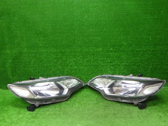 HONDA フィットハロゲンヘッドライト左右