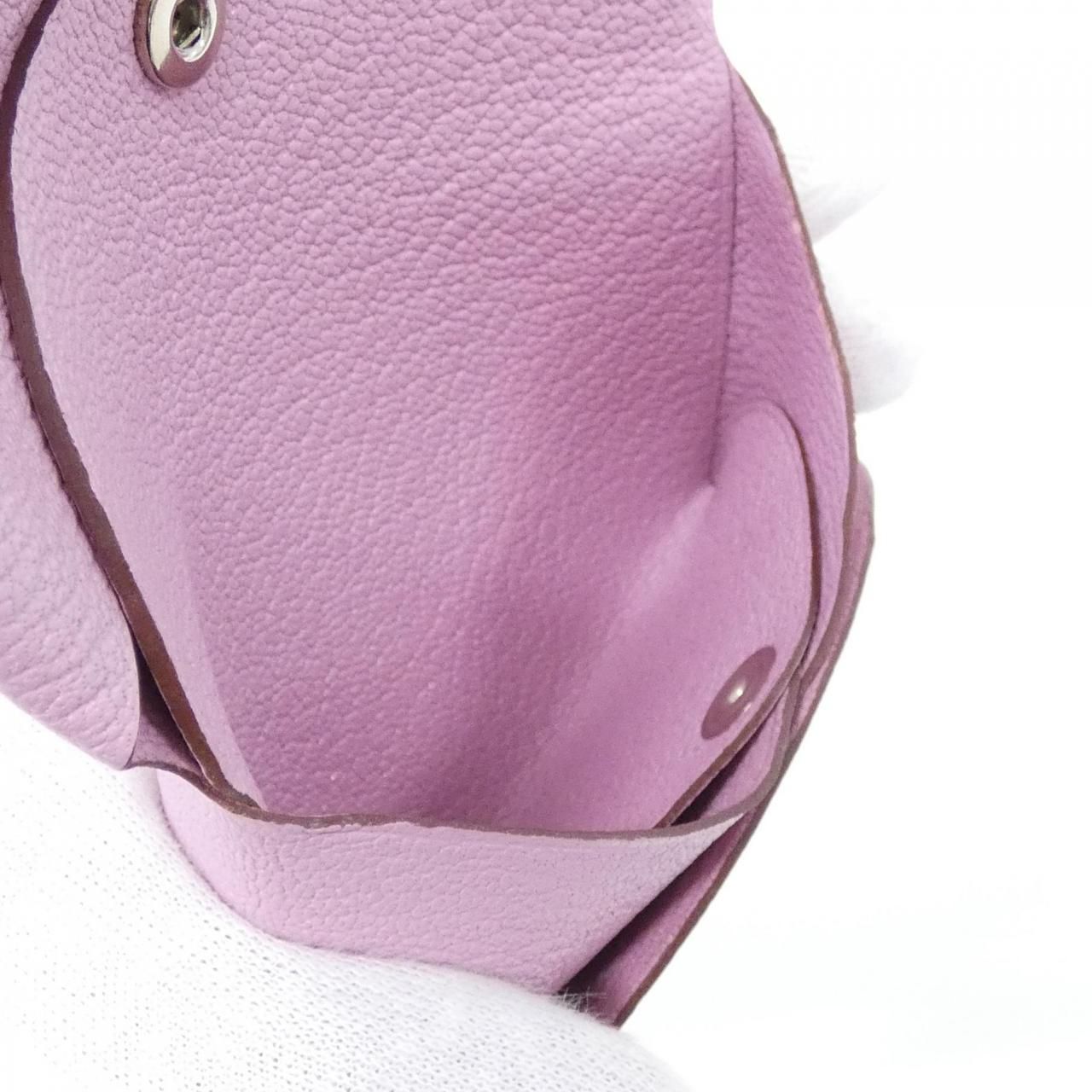 HERMES カルヴィ ローズサクラ Hermes Calvi Rose Sakura Pink Chevre Leather Card Holder | Mightychic