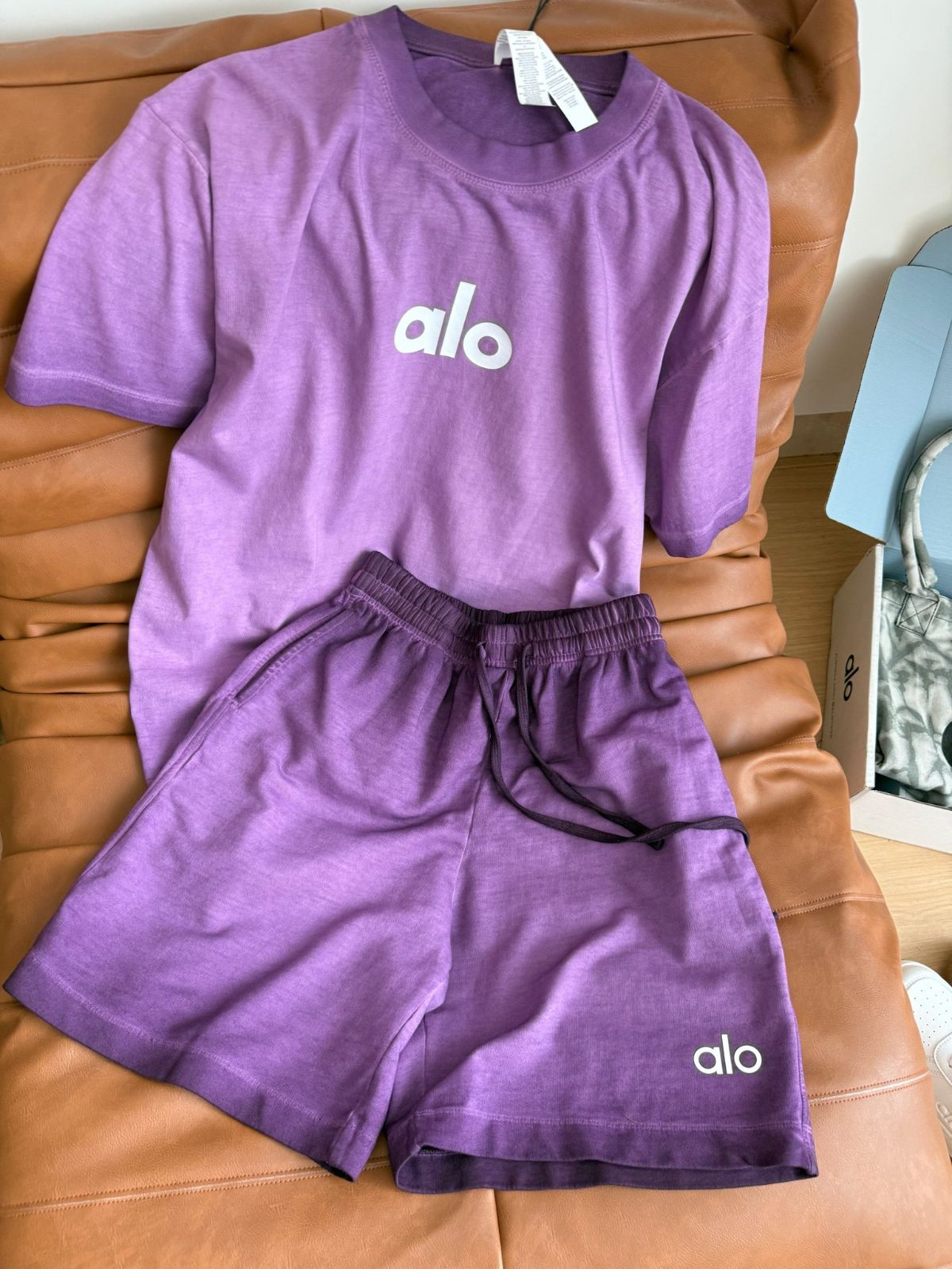 半袖Tシャツ＋ドローストリングショートパンツ