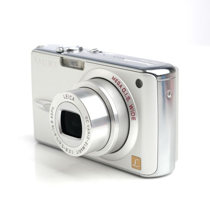 Panasonic LUMIX DMC-FX01 シルバー デジタルカメラ 【公式通販】