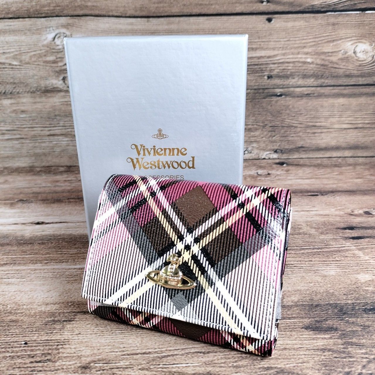 未使用 ヴィヴィアンウエストウッド Vivienne Westwood 3つ折財布 折り財布 ウォレット レディース カード入れあり タータンチェック ピンク 桃色 茶色 ブラウン 黒 クロ ブラック 白 シロ ホワイト(kk 884153 bbb274)