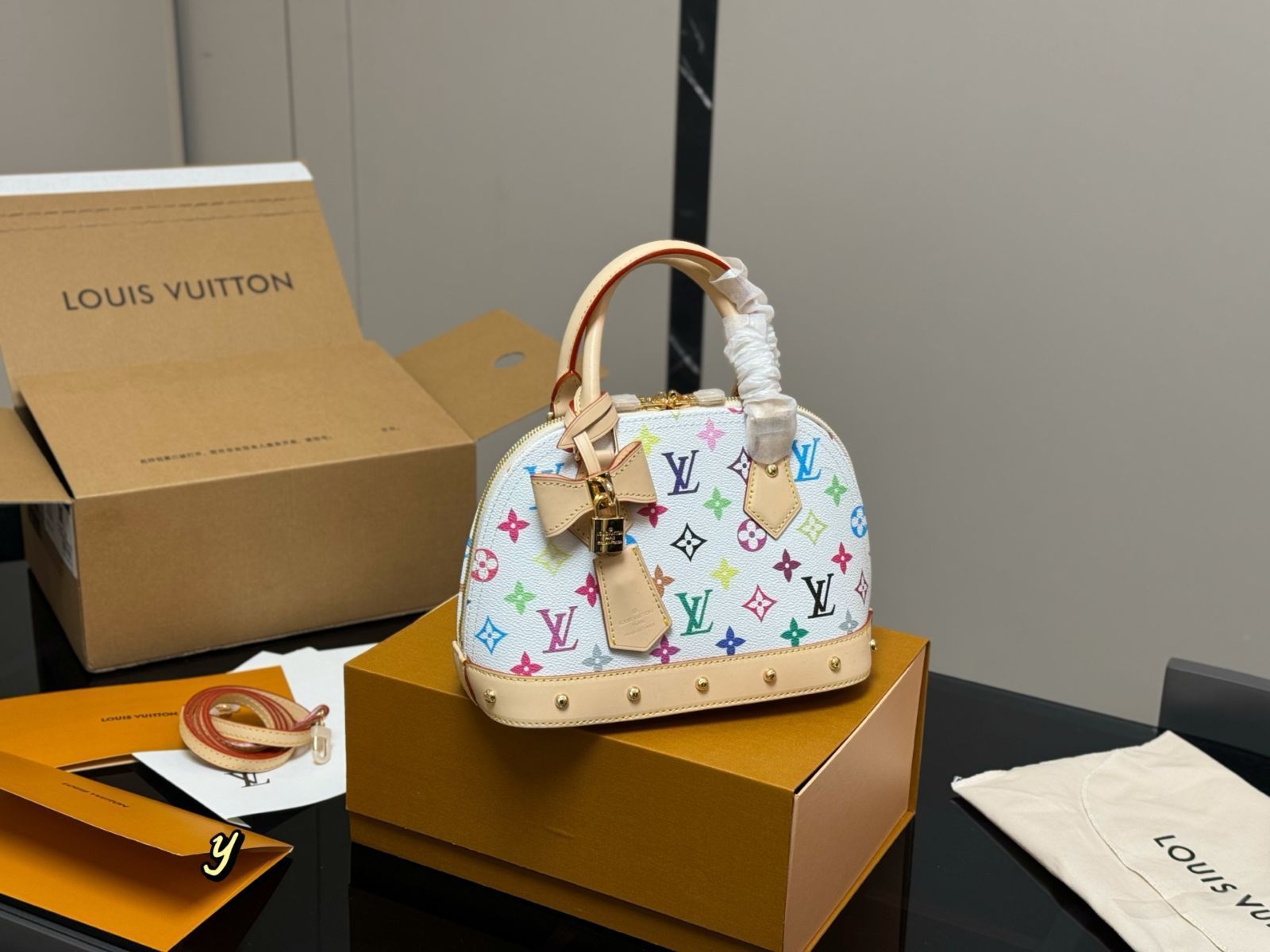 今日特価】LV White Multicolor Alma Bag ルイ・ヴィトン