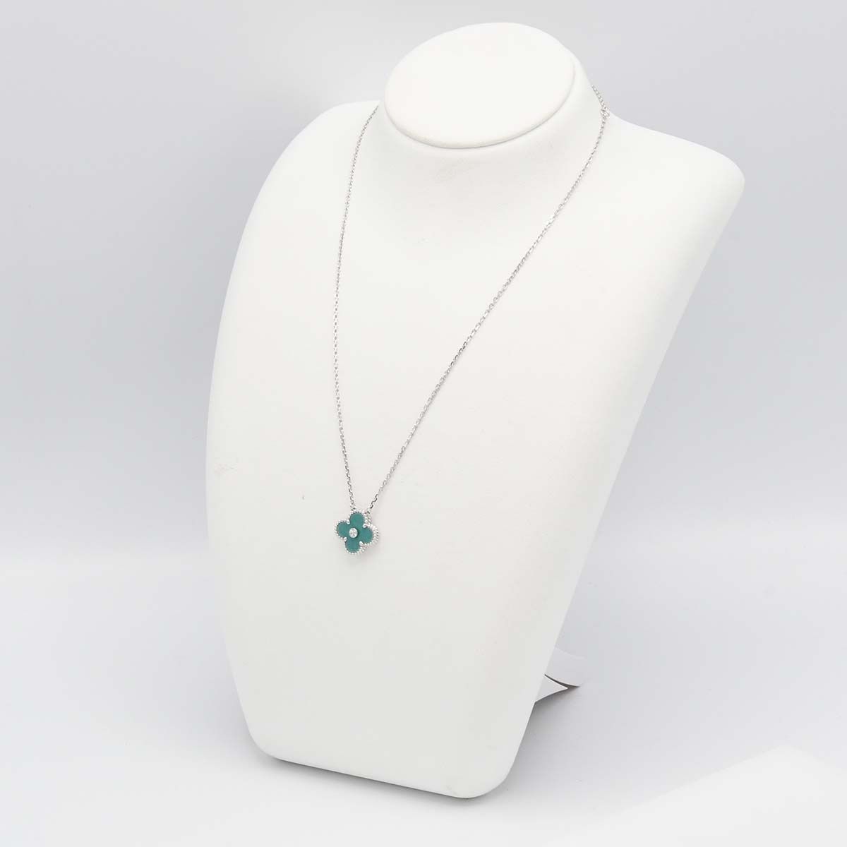 ヴァンクリーフ&アーペル ネックレス ヴァン クリーフ＆アーペルから、虹色にきらめく新作ネックレスが登場