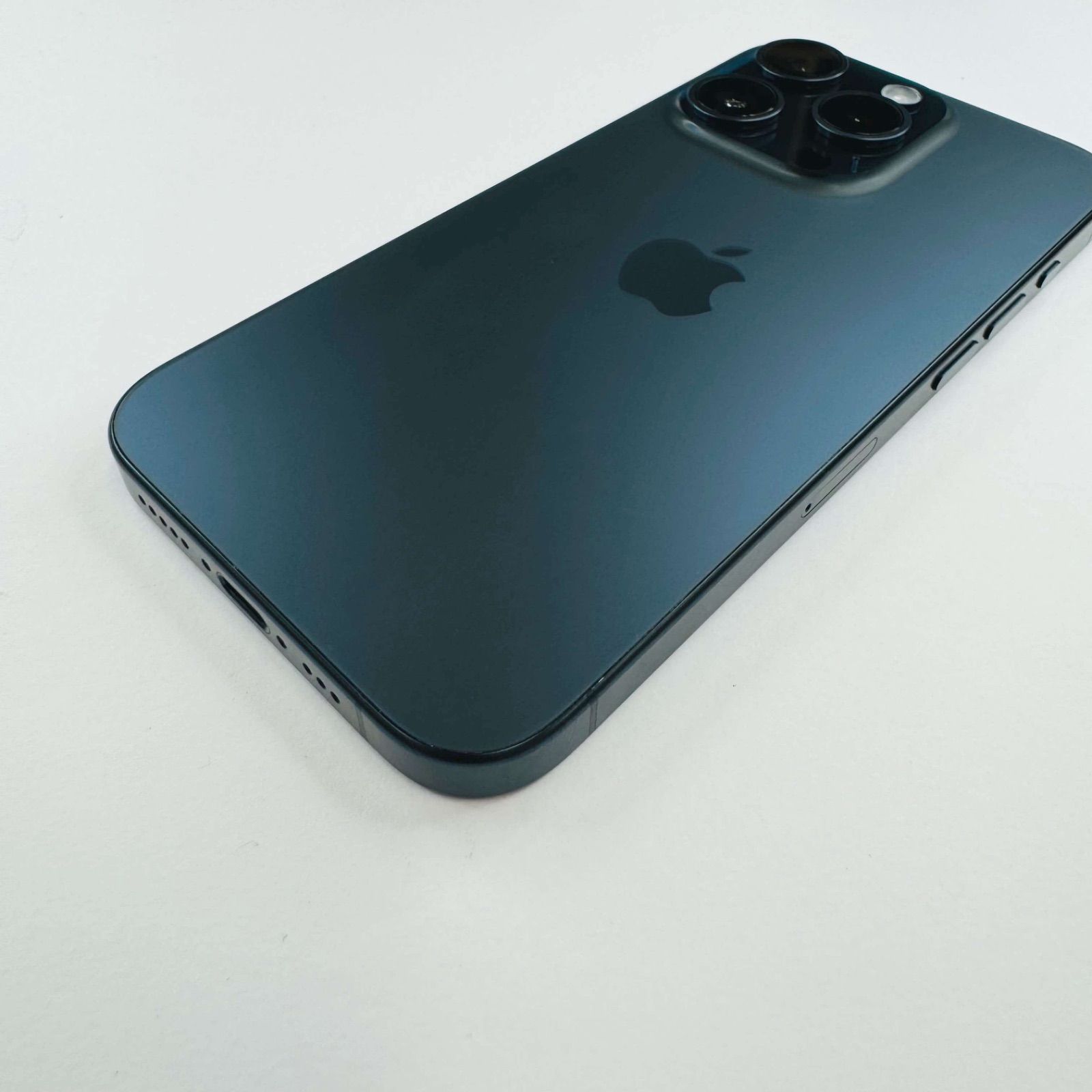 ● iPhone