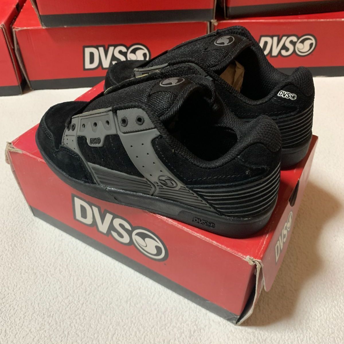 dvs スニーカー 激安