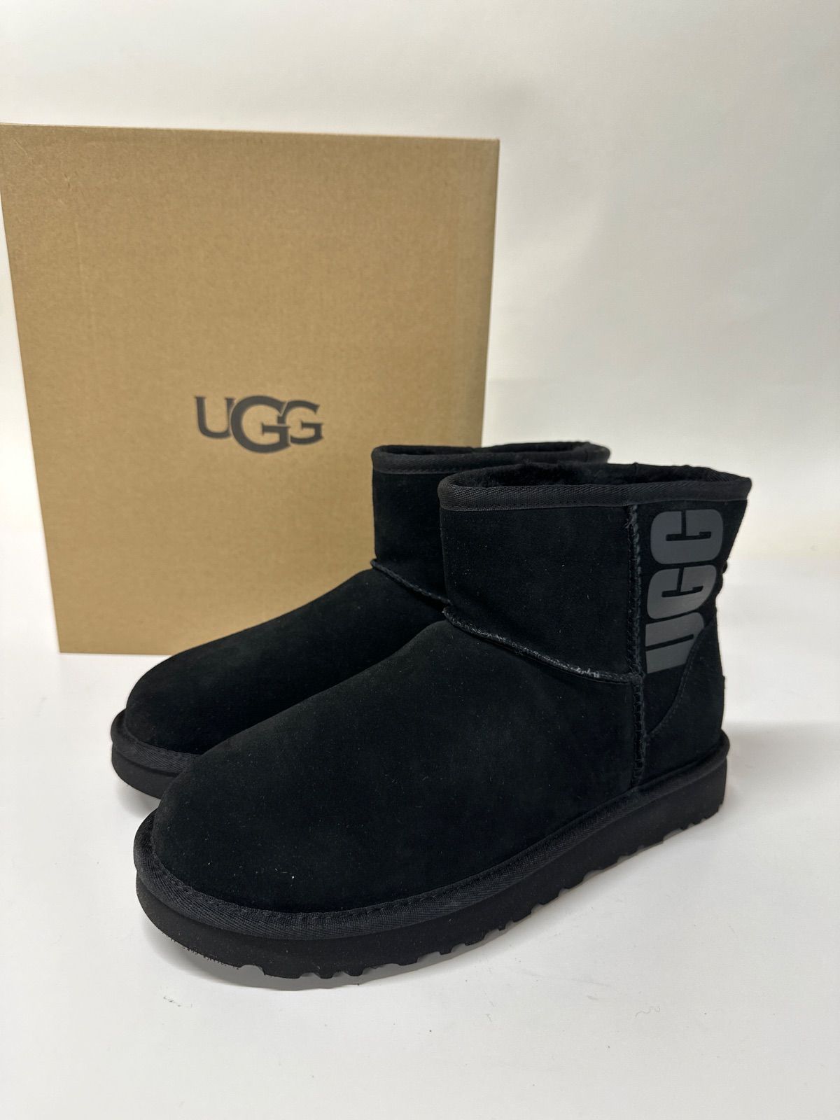 新品未使用】 UGG 1108231 アグ ブーツ クラシックミニ ラバーロゴ