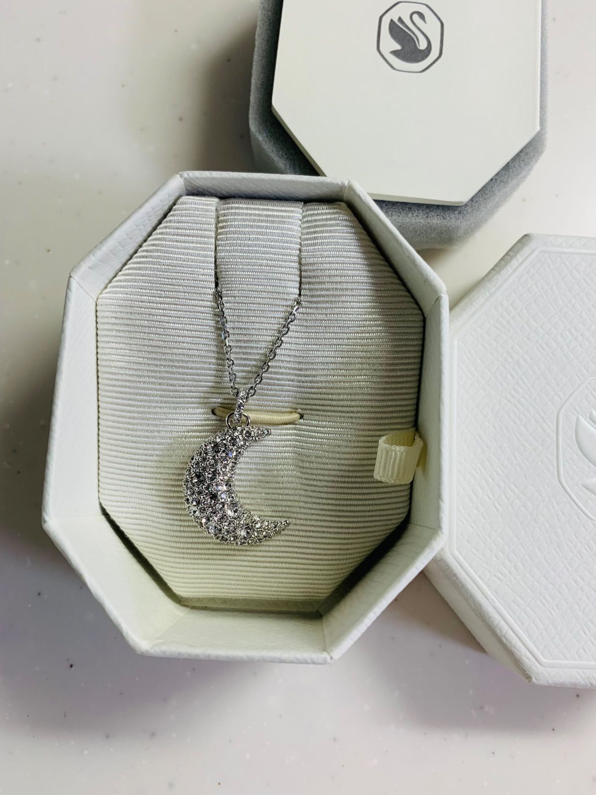 スワロフスキー Swarovski Luna ペンダント 月 ホワイト