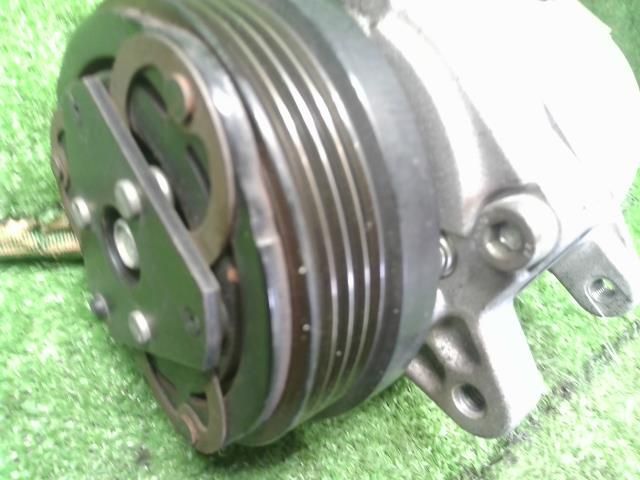 ACコンプレッサー 95200-58J51