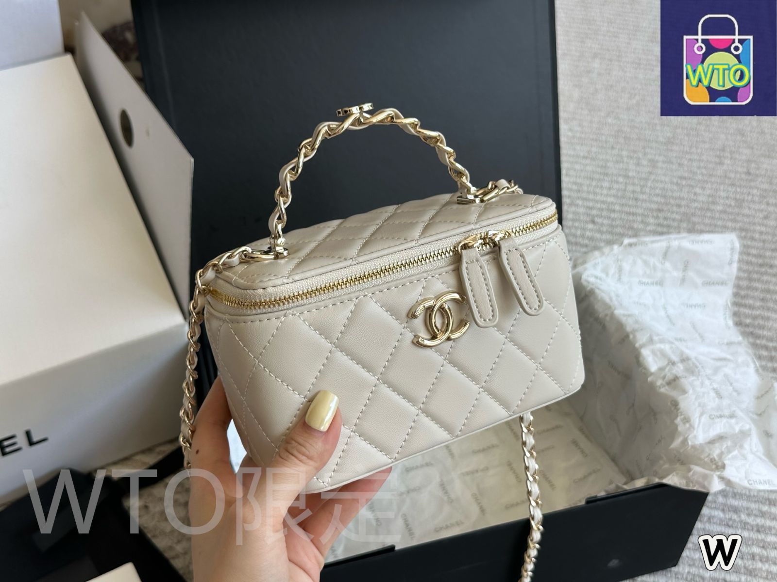 シャネル クラシックハンドルボックスバッグ