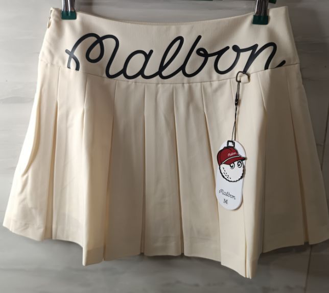 最終値下げスタート！ Malbon ゴルフ女子人気 プリーツスカート フォレストグリーン ♥ 速乾性＆通気性抜群 軽量ストレッチ素材 インナーパンツ付きで安心⛳ ゴルフラウンドや打ちっぱなしに最適☀️ トップスとのセットコーデもおすすめ 秋コーデ必見